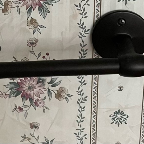 Bathroom Accessories - Picture 3 of 3